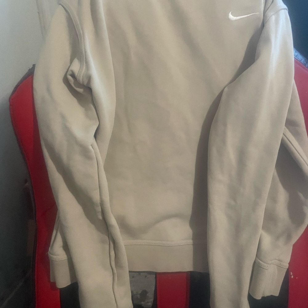 Nike sweater size medium